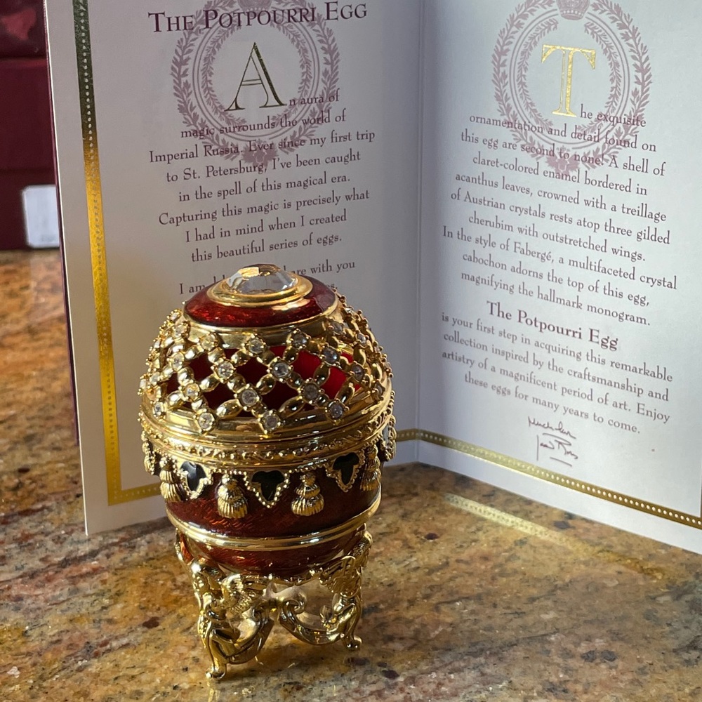 Joan Rivers “The Potpourri Egg”